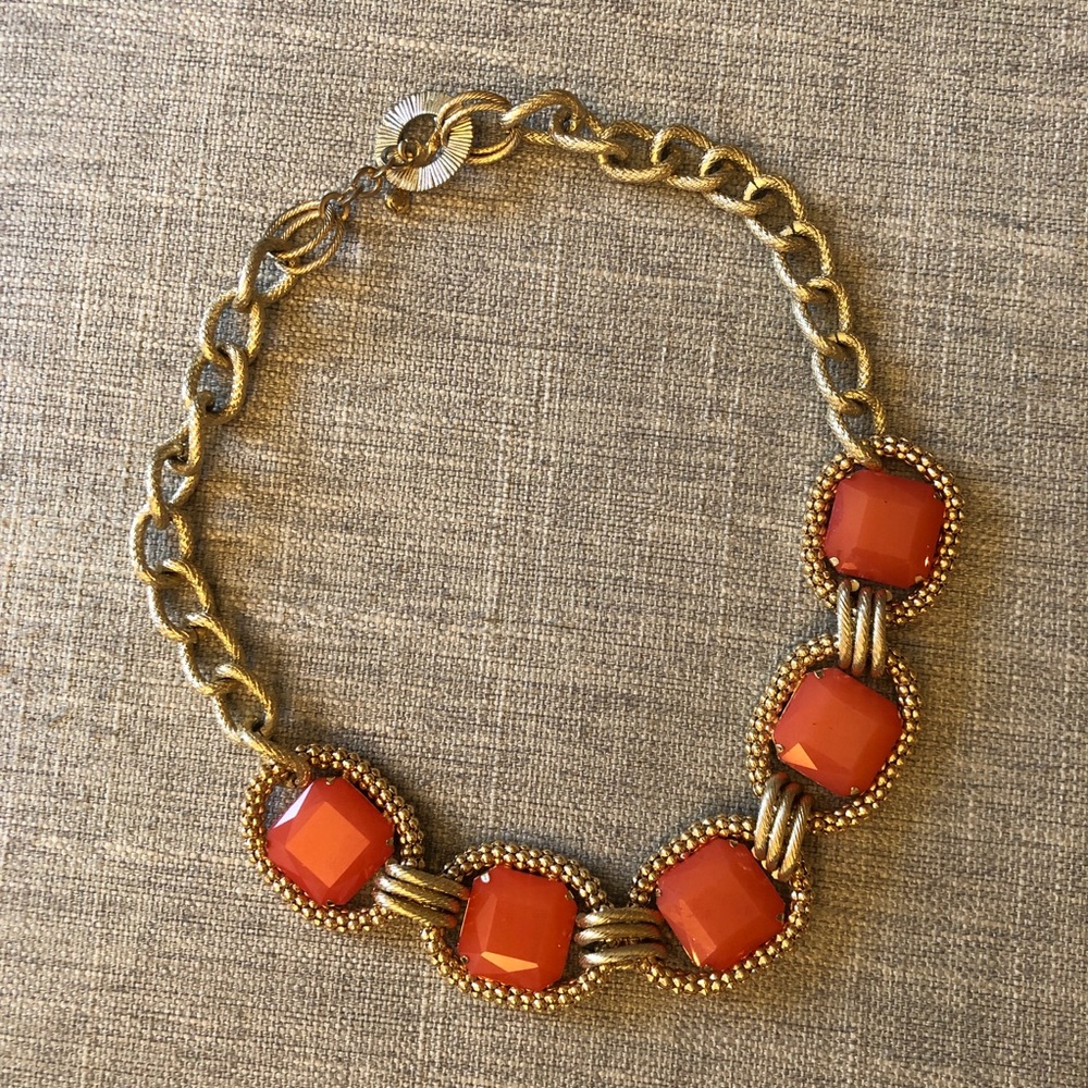 Coral detailed necklace